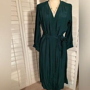 Gap. Green front button tie belt dress size 10.